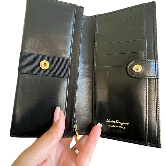 Salvatore Ferragamo Black Bi-Fold Wallet - Picture 5 of 13